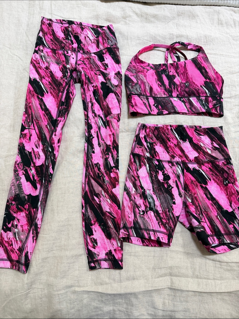 lululemon athletica Pink & Black Abstract Print Leggings, shorts, bra set
